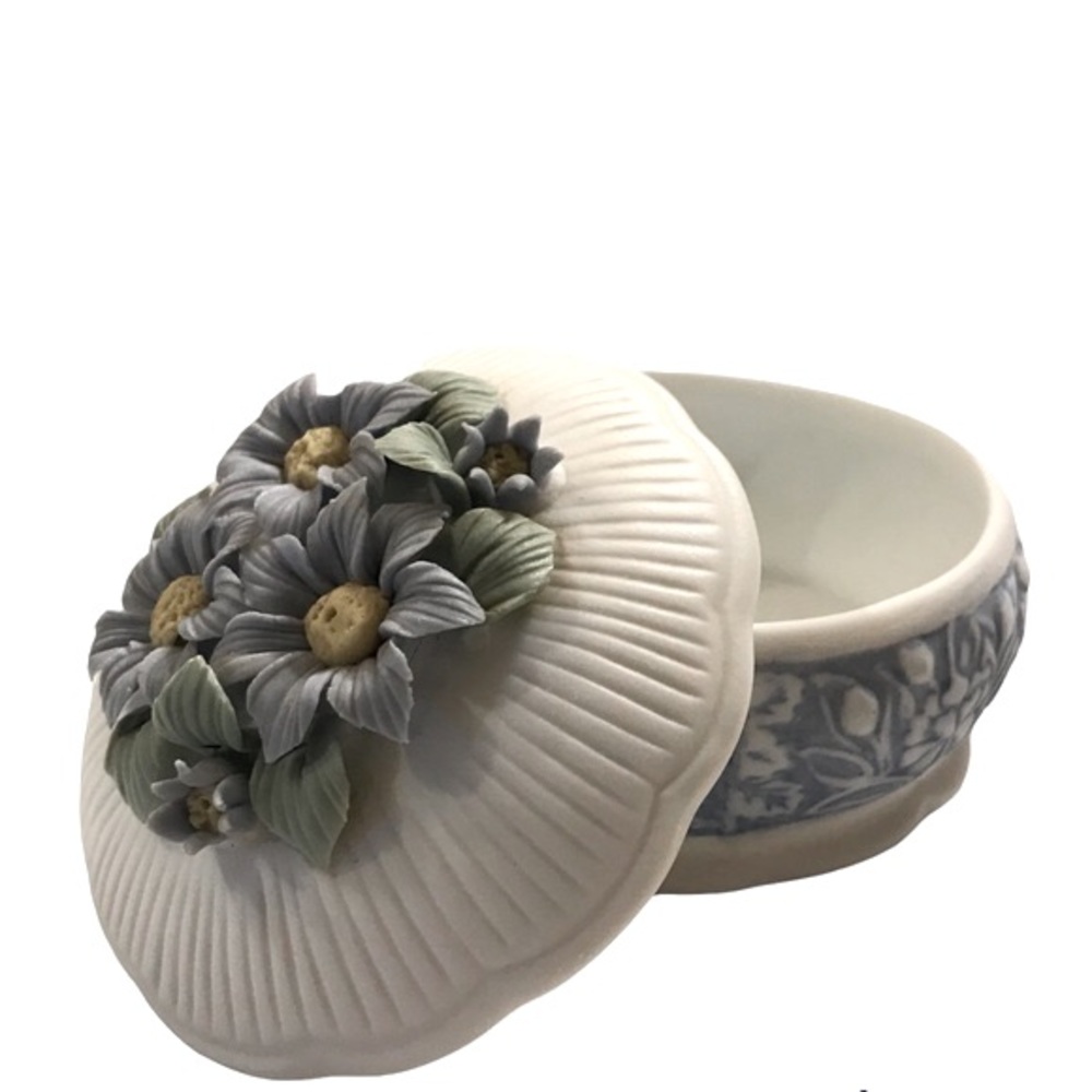 Hermitage Pottery Vintage Lidded Daisy Jewelry Box 1998 Bisque Porcelain